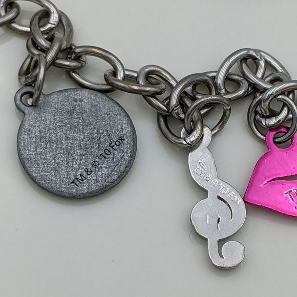 Glee Silver Tone Charm Bracelet Super Gleek - Picture 3 of 9
